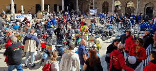 Ascoli Piceno - Raduno delle Vespe, la città si tuffa nel passato